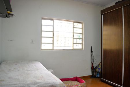 Casa à venda com 240m², 2 quartos e 2 vagasQuarto 2