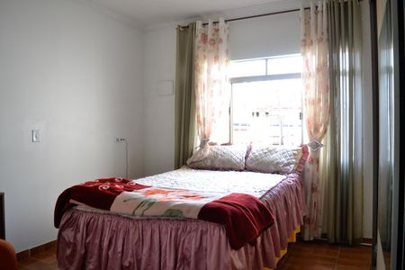 Casa à venda com 240m², 2 quartos e 2 vagasQuarto