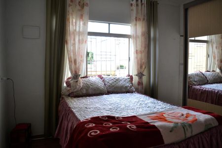 Casa à venda com 240m², 2 quartos e 2 vagasQuarto