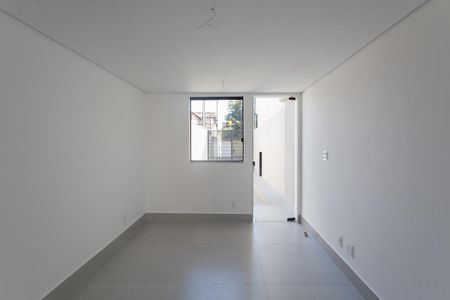 Casa à venda com 119m², 2 quartos e 1 vagaSala