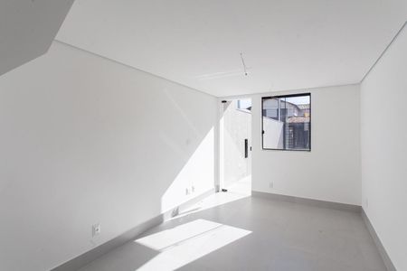 Casa à venda com 122m², 2 quartos e 1 vagaSala