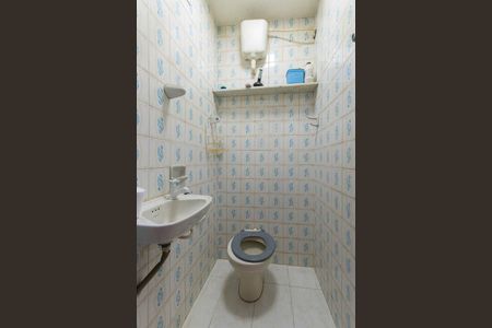 Casa para alugar com 286m², 3 quartos e 4 vagasBanheiro da Edícula