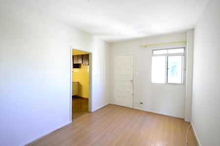 Apartamento à venda com 75m², 2 quartos e sem vagaSala