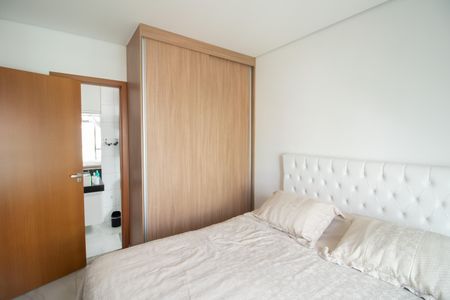 Apartamento à venda com 120m², 3 quartos e 2 vagas Apartamento à venda com 120m², 3 quartos e 2 vagasQuarto Suíte