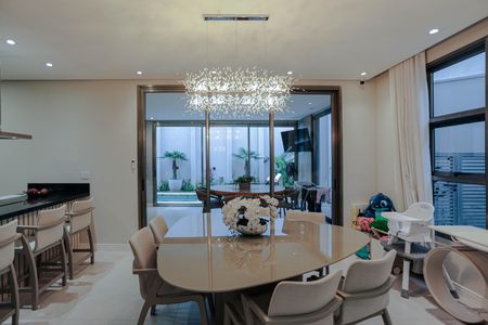 Casa de condomínio para alugar com 300m², 3 quartos e 4 vagasSala