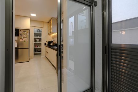 Casa de condomínio para alugar com 300m², 3 quartos e 4 vagasÁrea de Serviço