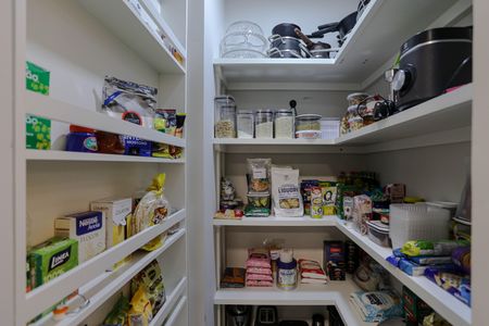 Casa de condomínio para alugar com 300m², 3 quartos e 4 vagasDispensa