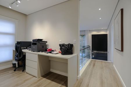 Casa de condomínio para alugar com 300m², 3 quartos e 4 vagasEscritório