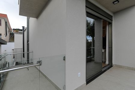 Casa de condomínio para alugar com 300m², 3 quartos e 4 vagasSacada - Quarto 1 - Suíte