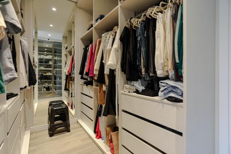 Casa de condomínio para alugar com 300m², 3 quartos e 4 vagasCloset - Quarto 1 - Suíte