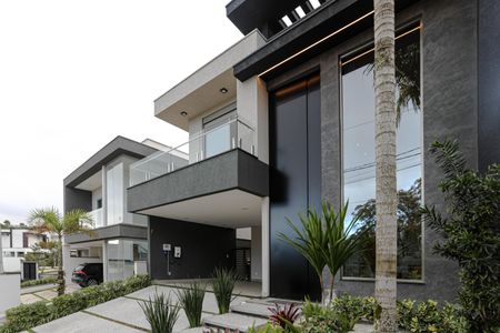 Casa de condomínio para alugar com 300m², 3 quartos e 4 vagasFachada