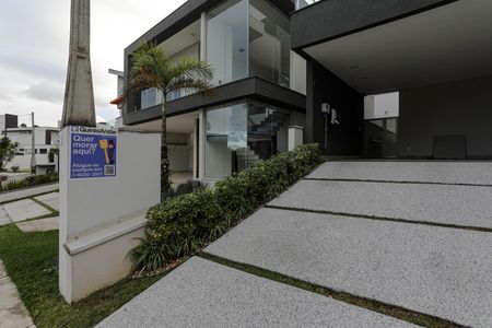 Casa de condomínio para alugar com 300m², 3 quartos e 4 vagasPlaquinha 