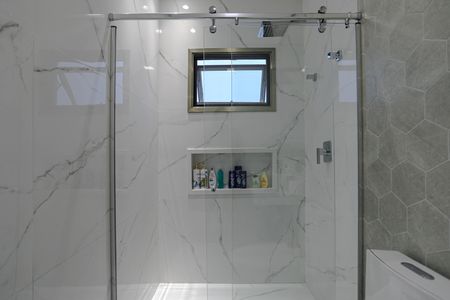 Casa de condomínio para alugar com 300m², 3 quartos e 4 vagasBanheiro - Quarto 3 - Suíte