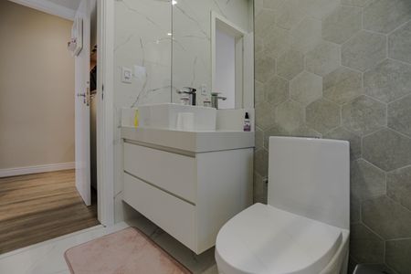 Casa de condomínio para alugar com 300m², 3 quartos e 4 vagasBanheiro - Quarto 2 - Suíte