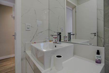 Casa de condomínio para alugar com 300m², 3 quartos e 4 vagasBanheiro - Quarto 2 - Suíte