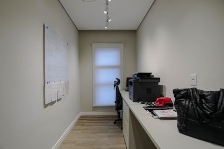 Casa de condomínio para alugar com 300m², 3 quartos e 4 vagasEscritório