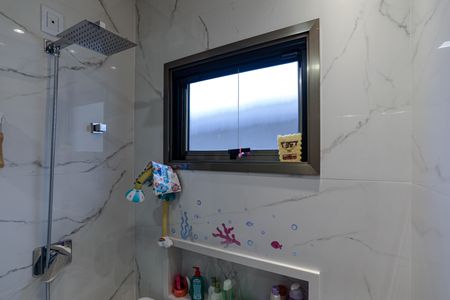 Casa de condomínio para alugar com 300m², 3 quartos e 4 vagasBanheiro - Quarto 2 - Suíte