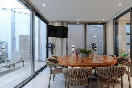 Casa de condomínio para alugar com 300m², 3 quartos e 4 vagasChurrasqueira