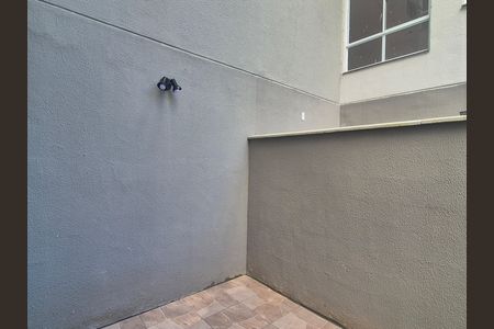 Apartamento para alugar com 65m², 2 quartos e 1 vagaVaranda