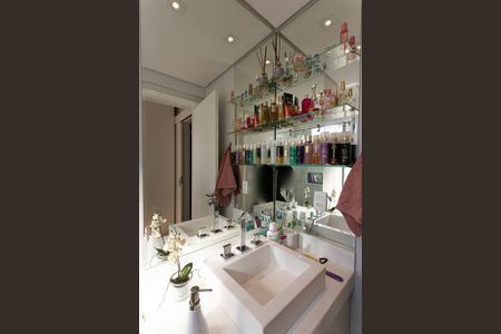 Apartamento à venda com 165m², 3 quartos e 4 vagasBanheiro da Suíte 2