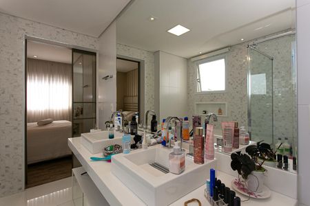 Apartamento à venda com 165m², 3 quartos e 4 vagasBanheiro da Suíte 1