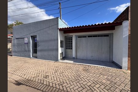 Casa à venda com 280m², 5 quartos e 4 vagas Casa à venda com 280m², 5 quartos e 4 vagasFachada