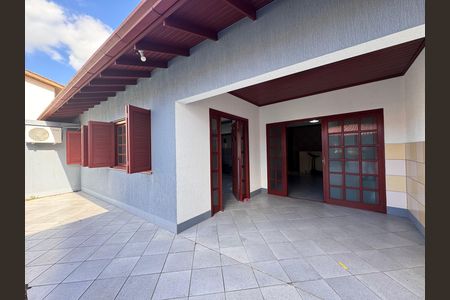 Casa à venda com 280m², 5 quartos e 4 vagas Casa à venda com 280m², 5 quartos e 4 vagasÁrea Privativa