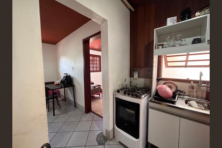 Casa à venda com 280m², 5 quartos e 4 vagas Casa à venda com 280m², 5 quartos e 4 vagasCozinha