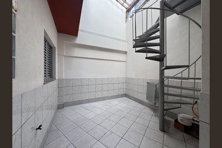 Casa à venda com 280m², 5 quartos e 4 vagas Casa à venda com 280m², 5 quartos e 4 vagasÁrea Privativa