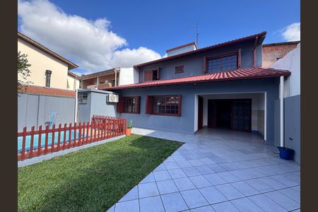 Casa à venda com 280m², 5 quartos e 4 vagas Casa à venda com 280m², 5 quartos e 4 vagasÁrea Privativa