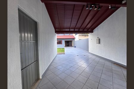 Casa à venda com 280m², 5 quartos e 4 vagas Casa à venda com 280m², 5 quartos e 4 vagasGaragem