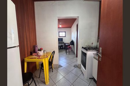 Casa à venda com 280m², 5 quartos e 4 vagas Casa à venda com 280m², 5 quartos e 4 vagasCozinha