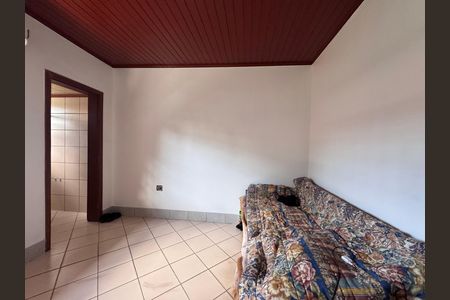 Casa à venda com 280m², 5 quartos e 4 vagas Casa à venda com 280m², 5 quartos e 4 vagasEdícula - Quarto