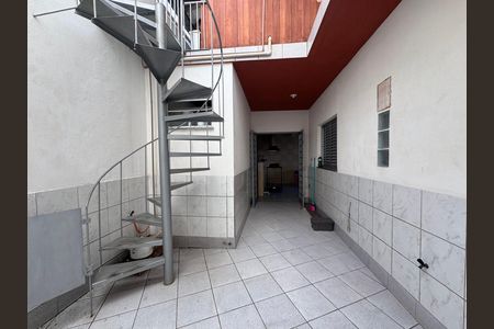 Casa à venda com 280m², 5 quartos e 4 vagas Casa à venda com 280m², 5 quartos e 4 vagasÁrea Privativa