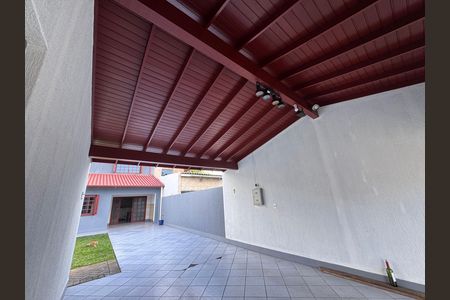 Casa à venda com 280m², 5 quartos e 4 vagas Casa à venda com 280m², 5 quartos e 4 vagasGaragem
