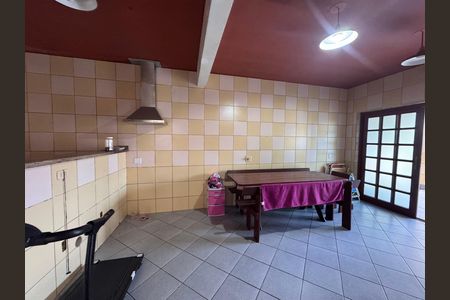 Casa à venda com 280m², 5 quartos e 4 vagas Casa à venda com 280m², 5 quartos e 4 vagasEdícula