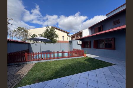 Casa à venda com 280m², 5 quartos e 4 vagas Casa à venda com 280m², 5 quartos e 4 vagasÁrea Privativa