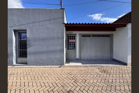 Casa à venda com 280m², 5 quartos e 4 vagas Casa à venda com 280m², 5 quartos e 4 vagasFachada