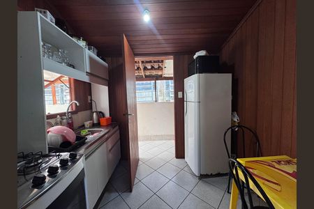 Casa à venda com 280m², 5 quartos e 4 vagas Casa à venda com 280m², 5 quartos e 4 vagasCozinha