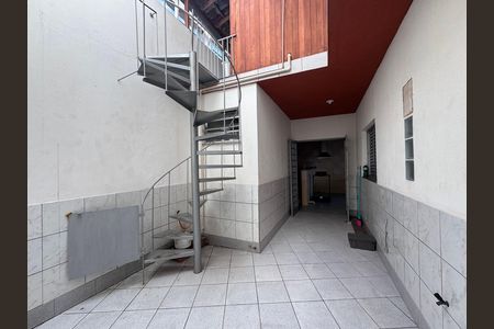 Casa à venda com 280m², 5 quartos e 4 vagas Casa à venda com 280m², 5 quartos e 4 vagasÁrea Privativa