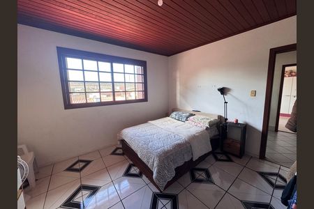 Casa à venda com 280m², 5 quartos e 4 vagas Casa à venda com 280m², 5 quartos e 4 vagasQuarto 1