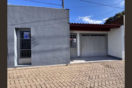 Casa à venda com 280m², 5 quartos e 4 vagas Casa à venda com 280m², 5 quartos e 4 vagasFachada