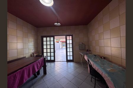 Casa à venda com 280m², 5 quartos e 4 vagas Casa à venda com 280m², 5 quartos e 4 vagasEdícula