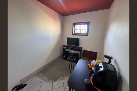 Casa à venda com 280m², 5 quartos e 4 vagas Casa à venda com 280m², 5 quartos e 4 vagasSala