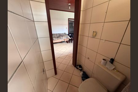 Casa à venda com 280m², 5 quartos e 4 vagas Casa à venda com 280m², 5 quartos e 4 vagasEdícula - Banheiro