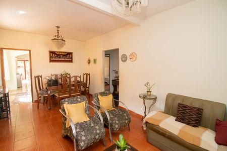 Casa à venda com 395m², 4 quartos e 4 vagasSala