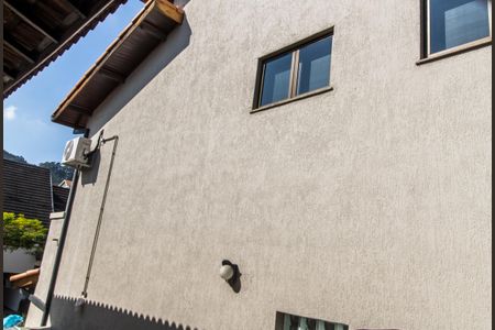 Casa de condomínio à venda com 395m², 5 quartos e 4 vagas Casa de condomínio à venda com 395m², 5 quartos e 4 vagasVaranda da Suíte 1