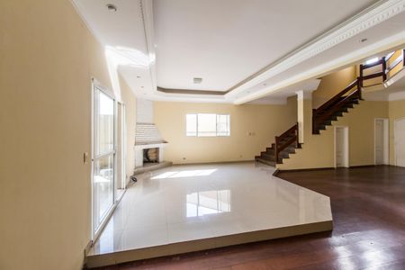Casa de condomínio à venda com 395m², 5 quartos e 4 vagas Casa de condomínio à venda com 395m², 5 quartos e 4 vagasSala