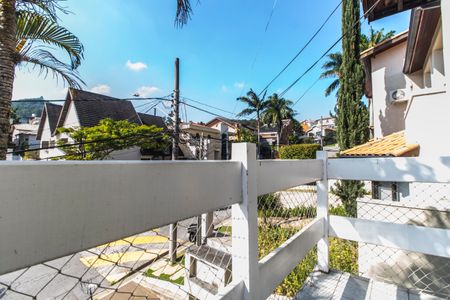Casa de condomínio à venda com 395m², 5 quartos e 4 vagas Casa de condomínio à venda com 395m², 5 quartos e 4 vagasVaranda