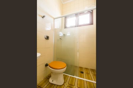 Casa de condomínio à venda com 395m², 5 quartos e 4 vagas Casa de condomínio à venda com 395m², 5 quartos e 4 vagasBanheiro de serviço